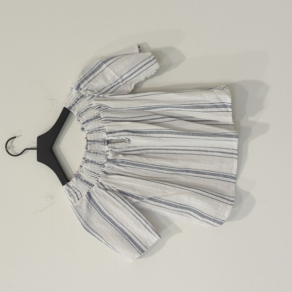 Striped off the shoulder top Sz small - Picture 4 of 4